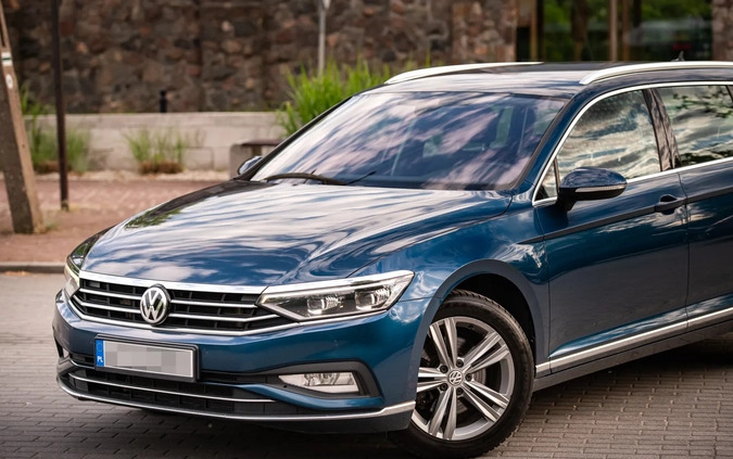 Volkswagen Passat cena 82900 przebieg: 181000, rok produkcji 2019 z Kłodawa małe 497